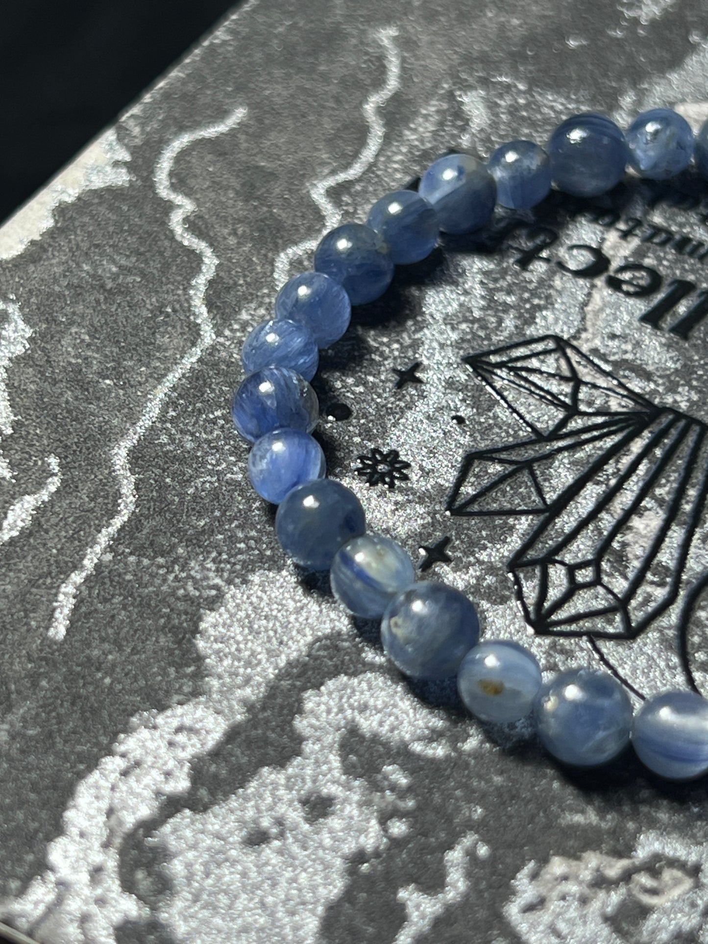 Design Bracelet | Natural Blue Kyanite | 6mm